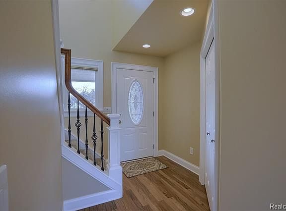 3rd image of 26721 Mapleridge Dr