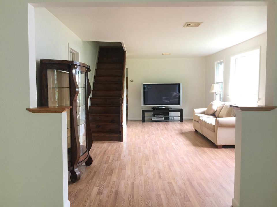 1st image of 5 Carpenter Ave