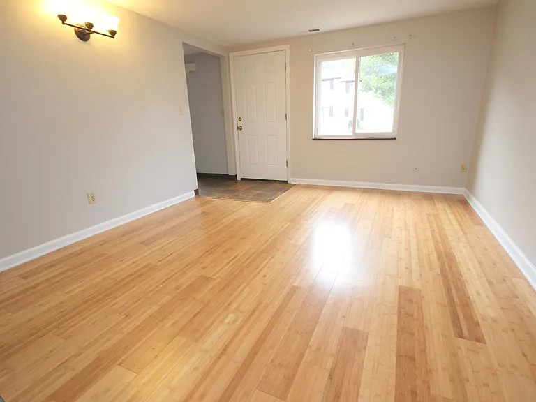 Living Room 2/3BR