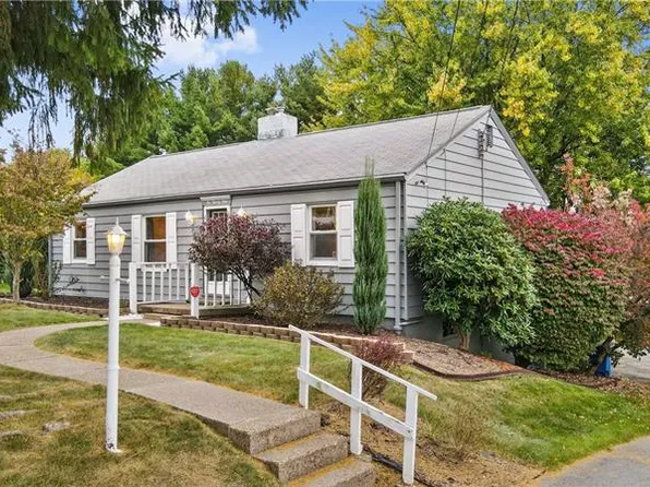 221 Floral Hill Dr, Washington, PA 15301