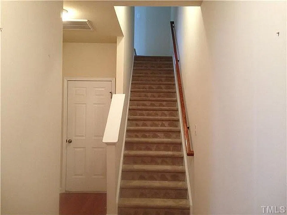 3 bed, 3.5 bath, 1798 sqft, $1,950 — Photo 2