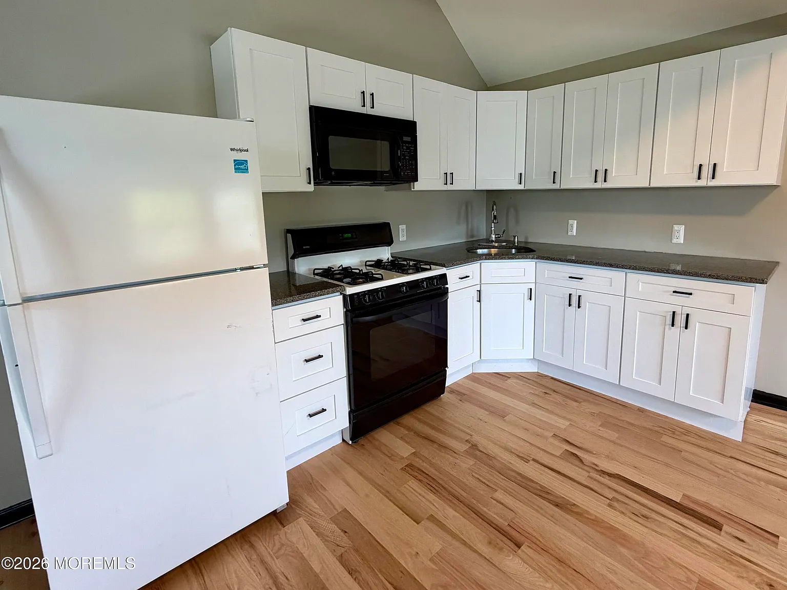 2 bed, $2,400 — Photo 3