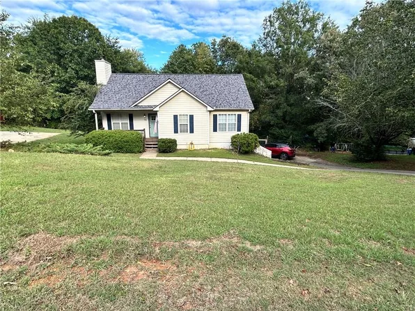 98 Shake Rag Cir NW, Adairsville, GA 30103