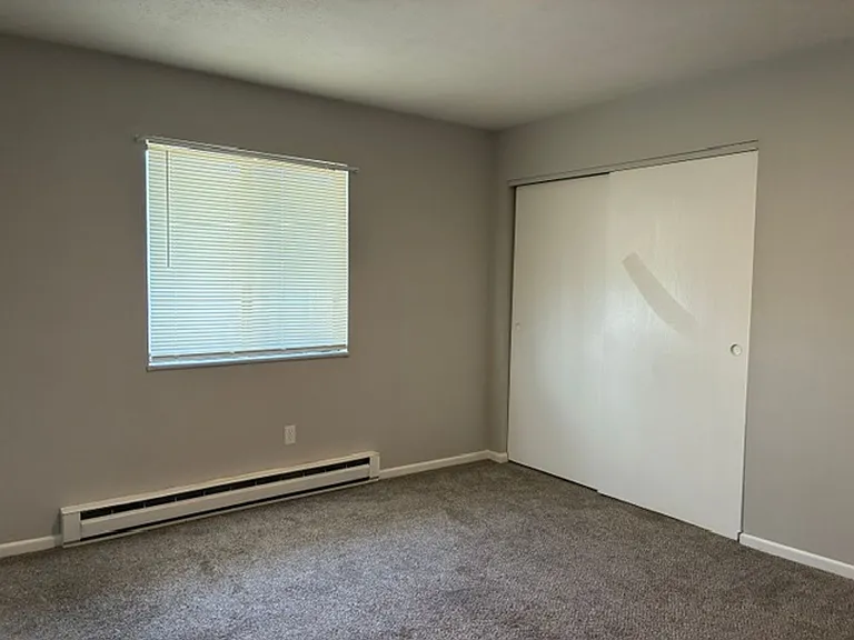 Waynedale Circle Apartments — Photo 33