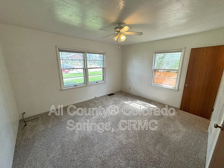 1407 E Platte Ave — Photo 15