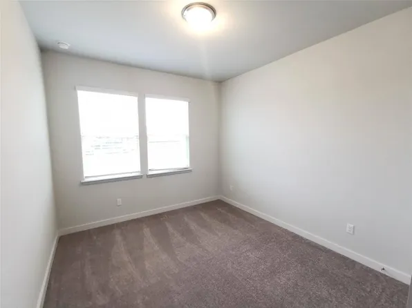 605 W South St #332, Leander, TX 78641