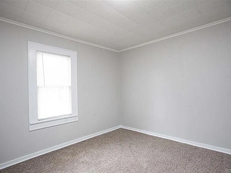 2421 S Oak St — Photo 7