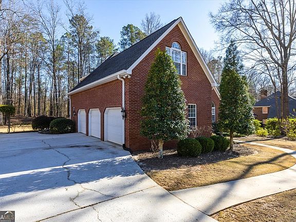 2nd image of 242 Pebblebrook Ln