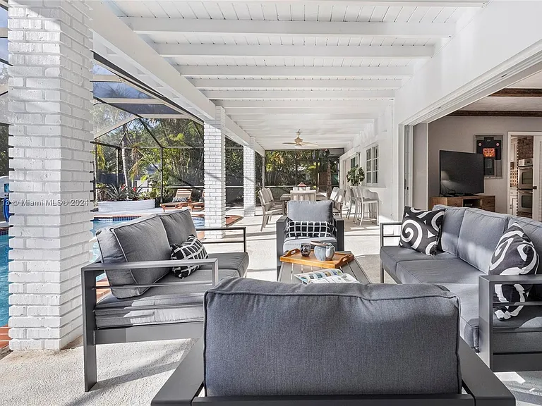 10130 SW 70th Ave — Photo 54