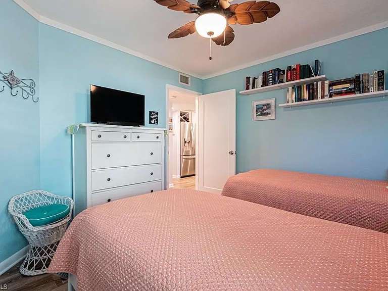 2132 Tama Cir #102 — Photo 22