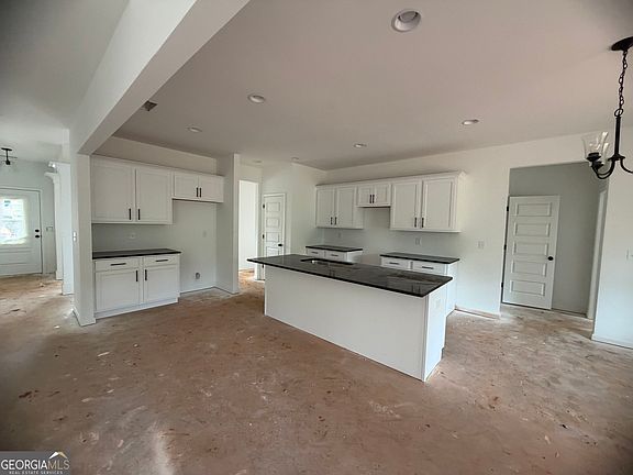 5th image of 1322 Sycamore Cir