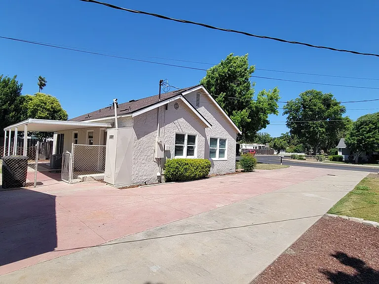 1251 Sunrise Ave — Photo 23