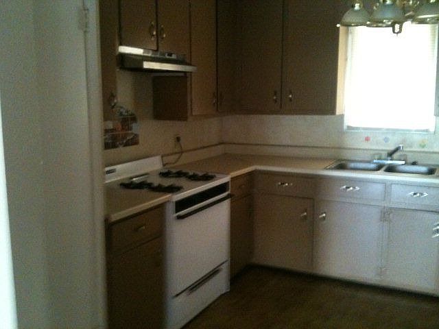 2nd image of 215 W Los Ebanos Blvd