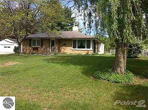 3 BR/2 BA home on .6 acres at the base of Old Mission Peninsula