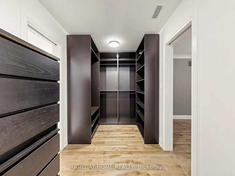 67 Bonnyview Dr — Photo 17