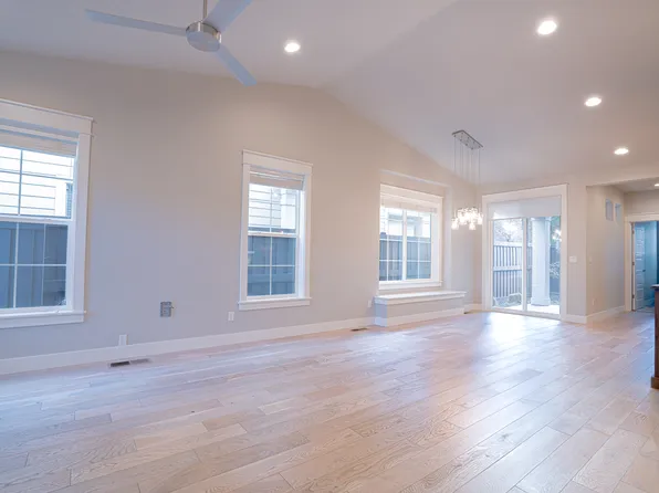 Cadence Cottages at Paramount