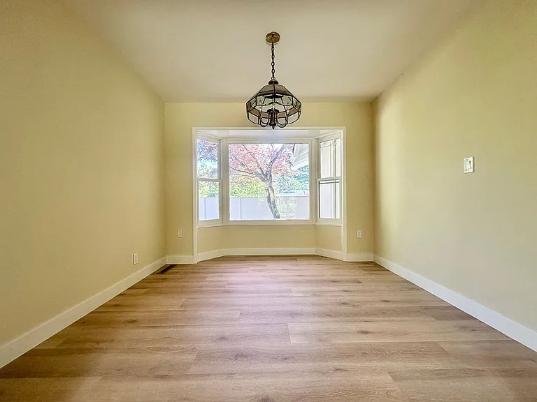 2214 Vineyard Ct — Photo 8