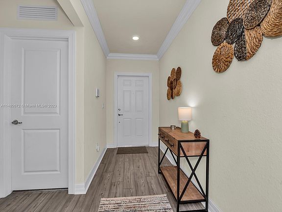 5th image of 3041 Hibiscus Ave