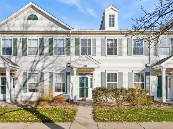 1022 Providence Dr, Shakopee, MN 55379