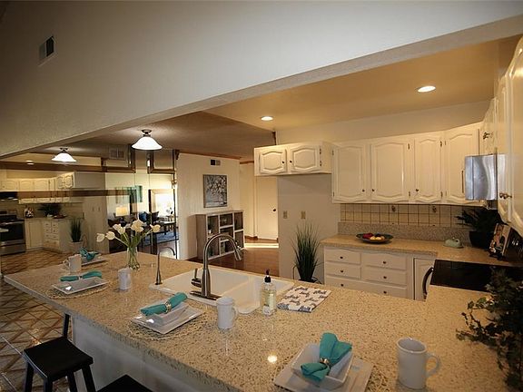 3rd image of 13025 La Jara St