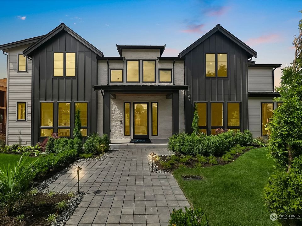 1st image of 425 14th Avenue W