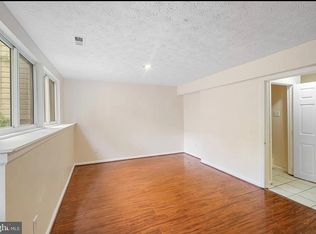 6050 Hydrangea Dr #B, Alexandria, VA 22310