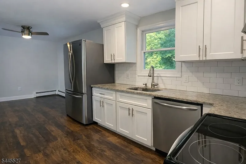 3 bed, 2.0 bath, $2,800 — Photo 3