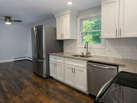 3rd image of 25 Essex Rd