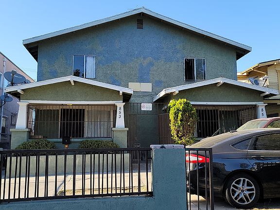 2nd image of 851-853 W 40th Pl