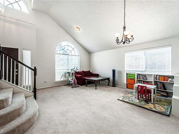2nd image of 2224 Sophie Ln
