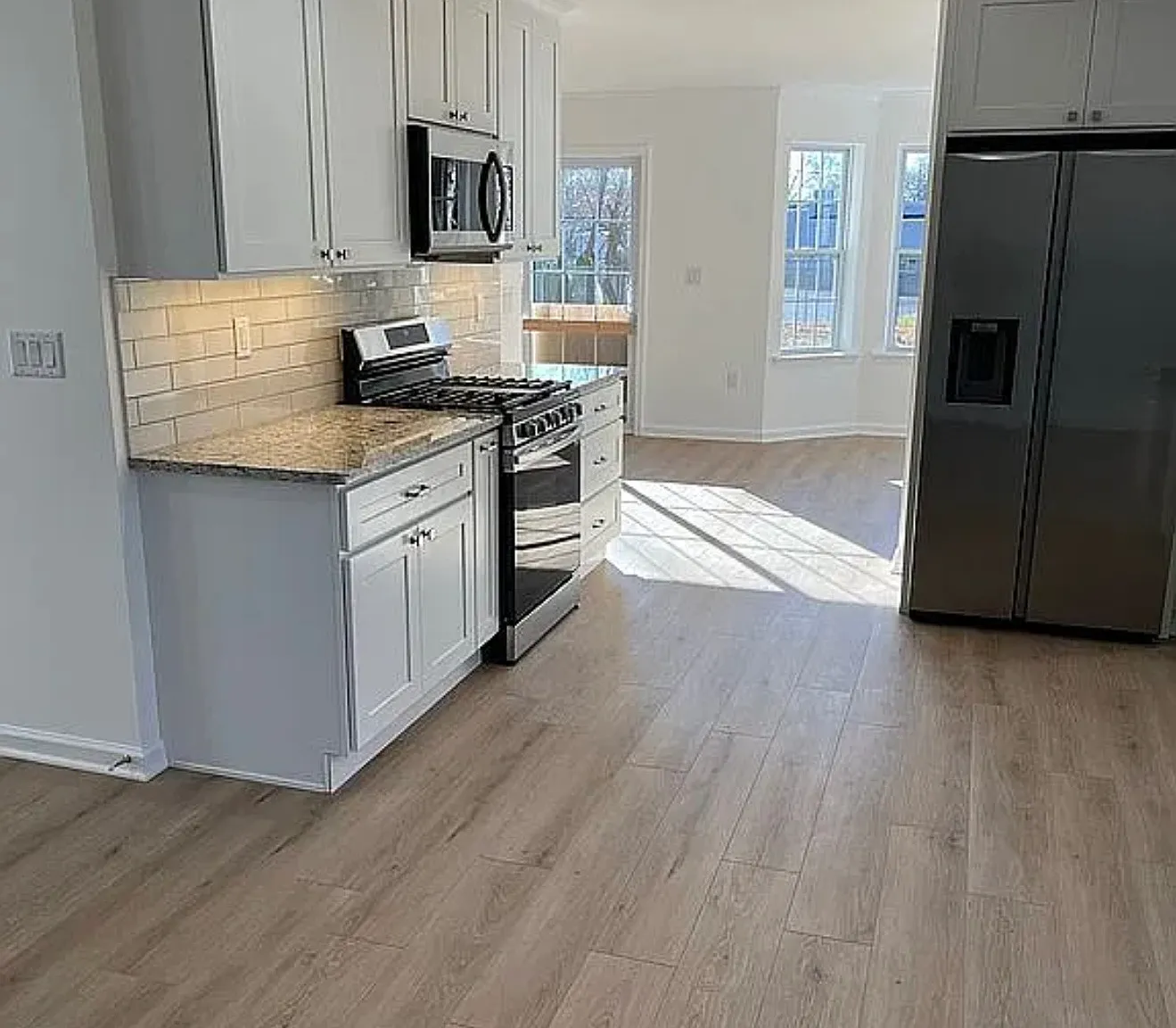 4 bed, 2.5 bath, 2200 sqft, $4,500 — Photo 3
