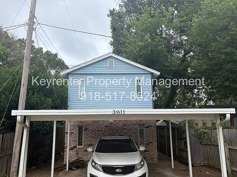 E 15th St Duplex — Photo 1
