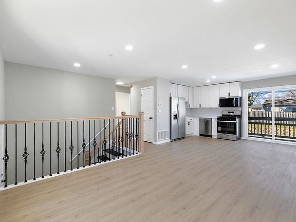 5th image of 222 Pell Ave