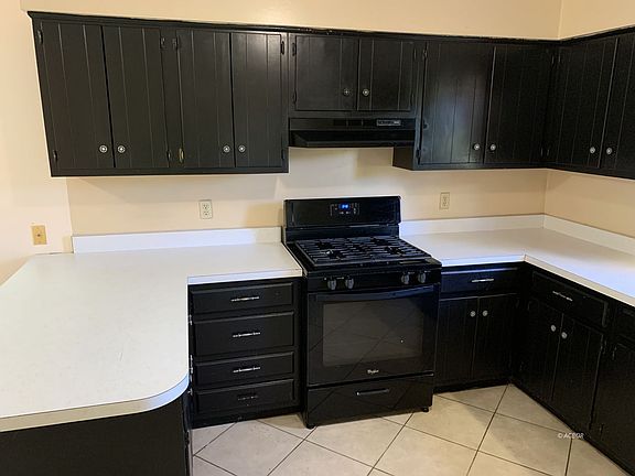 4th image of 7 Carol Ln