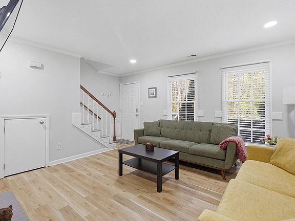 5th image of 725 Charleston Rd