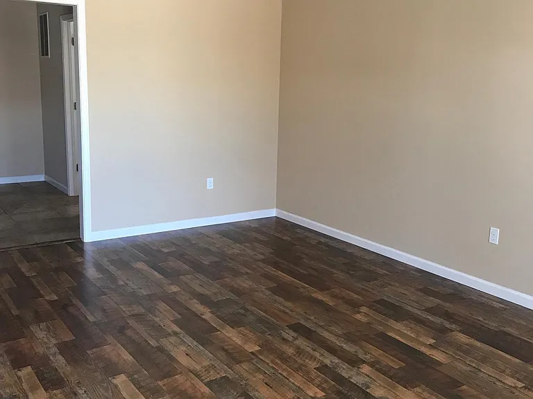 108 Skyview Dr — Photo 2