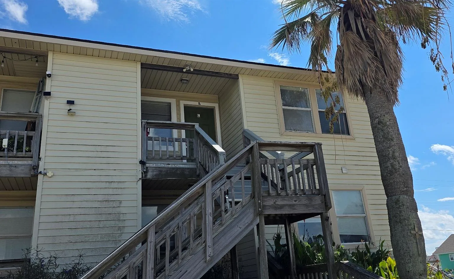 2 bed, 2.0 bath, 750 sqft, $1,300 — Photo 1