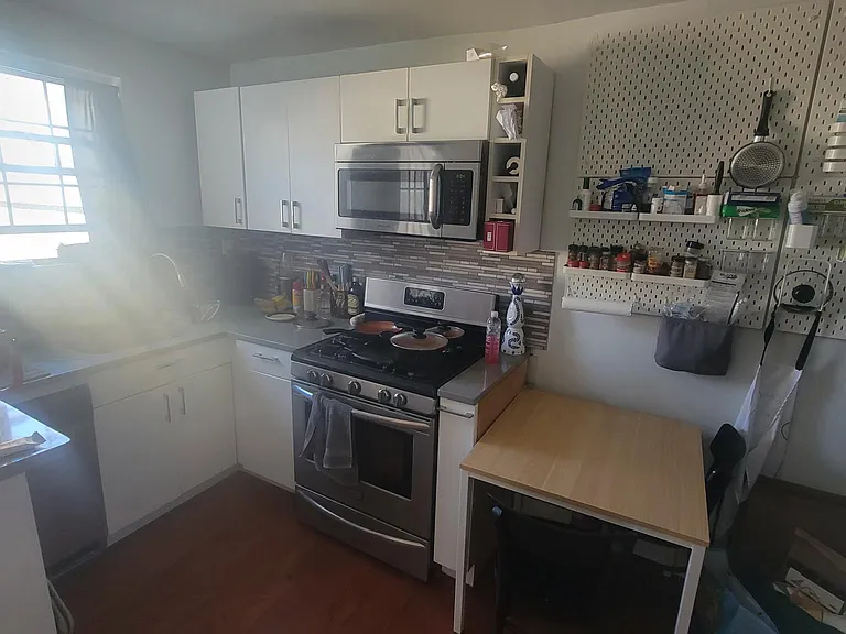 606 S American St #3 — Photo 2