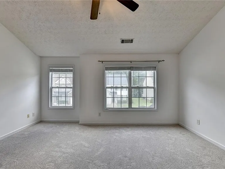 3067 Kentmere Dr — Photo 29