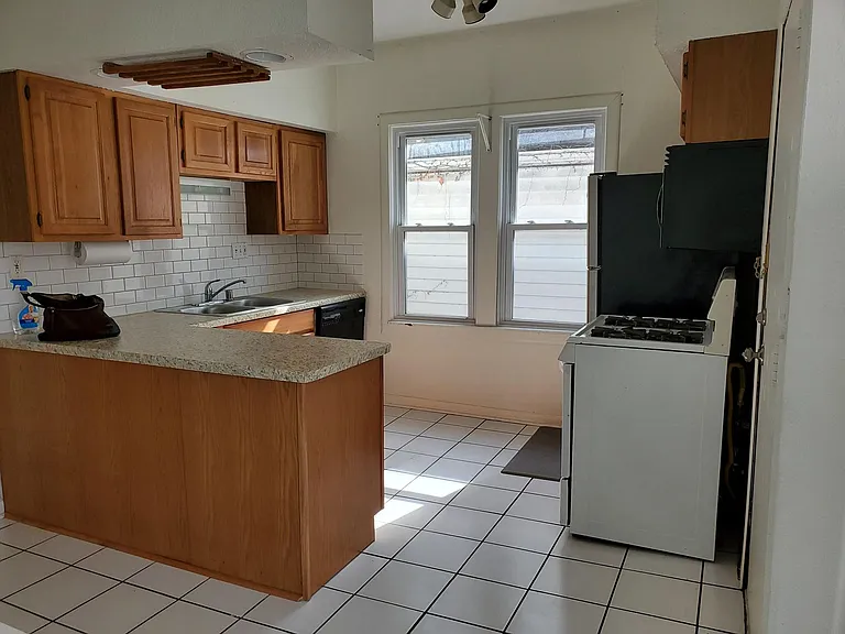 2425 N Cramer St — Photo 5