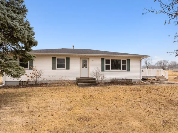 215 4th St W, Andalusia, IL 61232