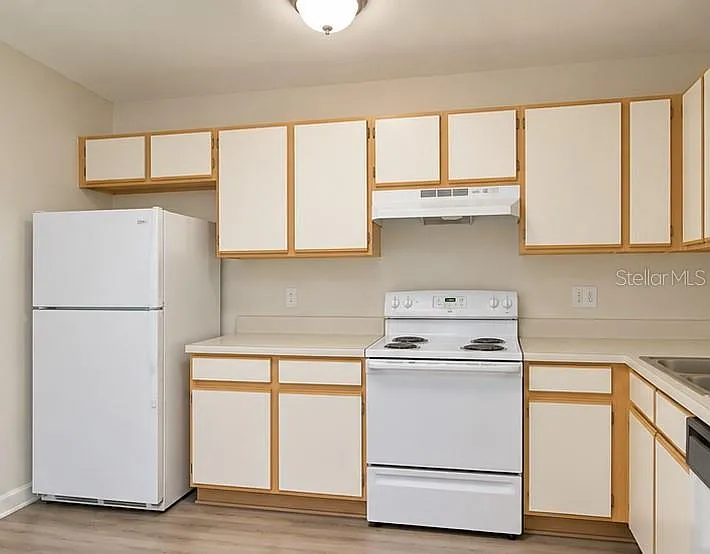 2 bed, 2.0 bath, 1000 sqft, $1,600 — Photo 3