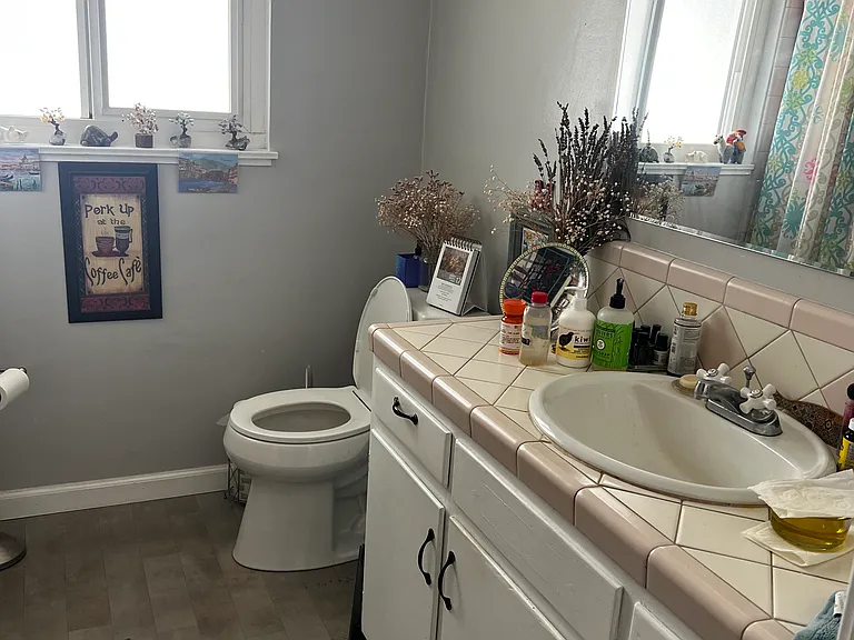 Shared bathroom/bath/shower