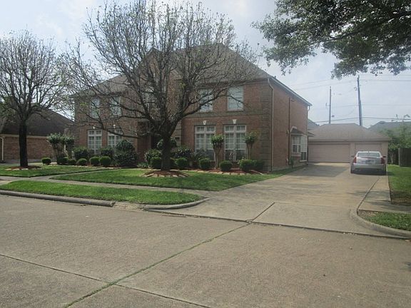 2nd image of 2130 Country Club Dr