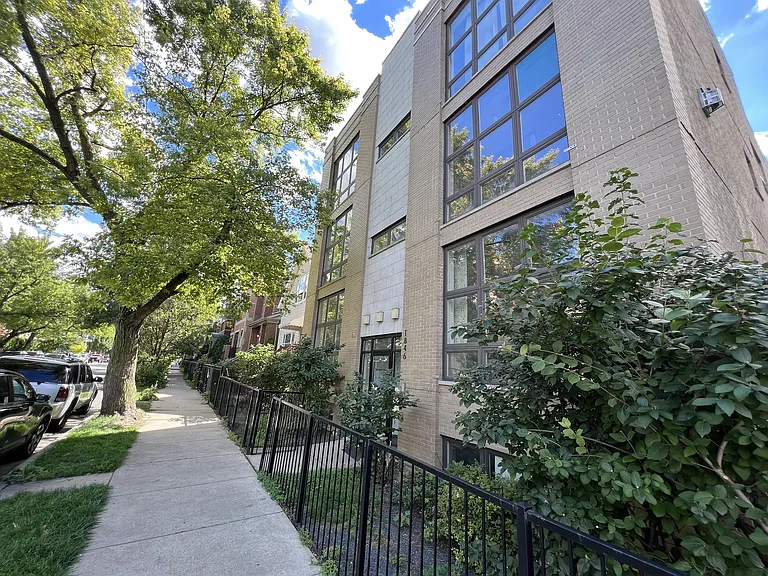 1844 N California Ave — Photo 22