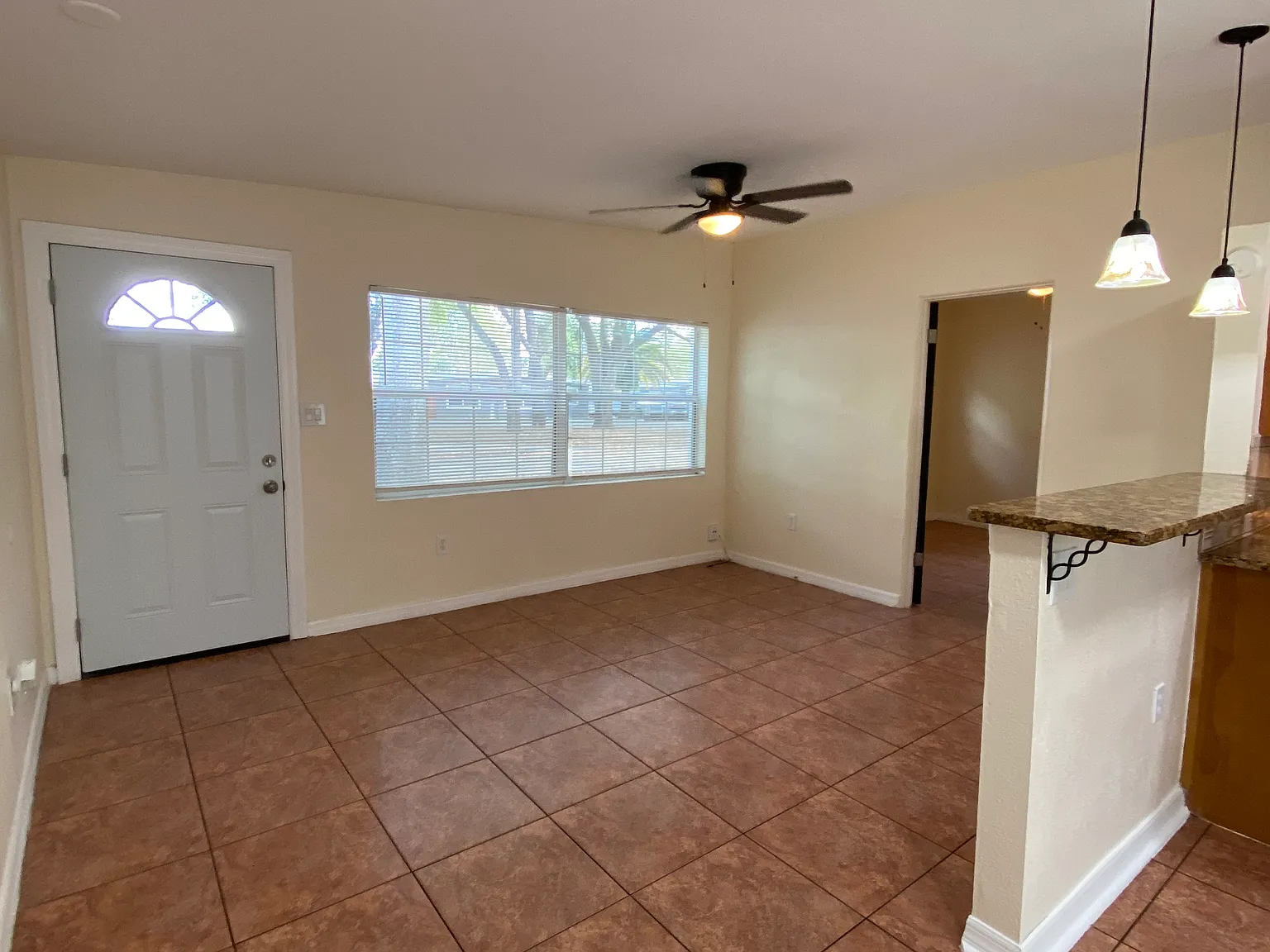 2 bed, 900 sqft, $1,600 — Photo 4