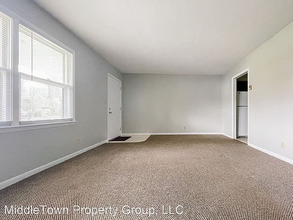 5th image of 105 S Redwood Ln