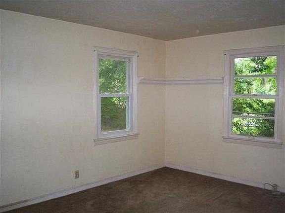 2nd image of 3009 S Meridian St