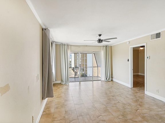 4th image of 3040 NE 16th Avenue #402