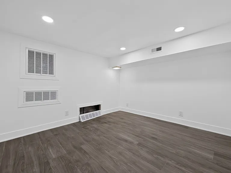 807 N 42nd St — Photo 29